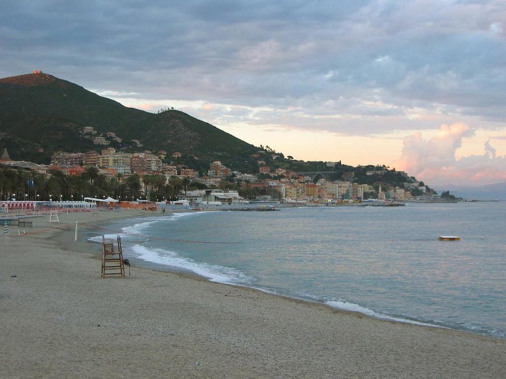 Quiete Ad Un Passo Dal Mare Apartment Albisola Superiore Bagian luar foto